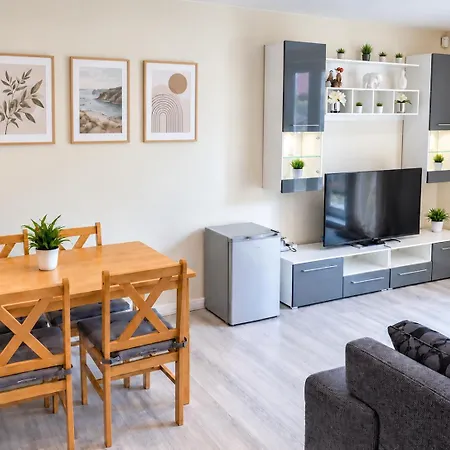 Comfortable Spacious 3 Bed, 2 Bedroom - Secure Parking - Close To Centre And Old Trafford *