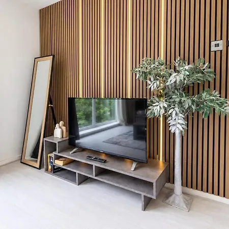 Flat In - Dudleys Dove