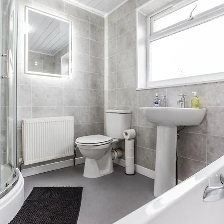 Apartamento Modern 3bd House - Free Parking - Fast Wifi Mánchester
