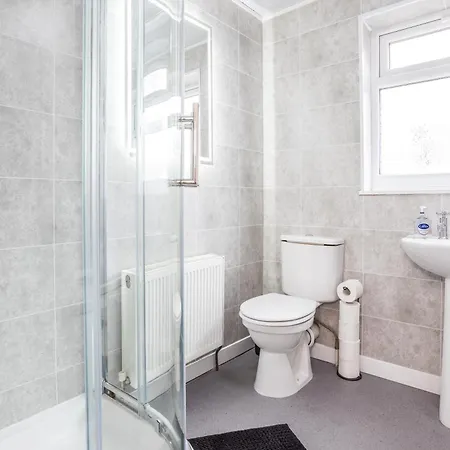 Apartamento Modern 3bd House - Free Parking - Fast Wifi *