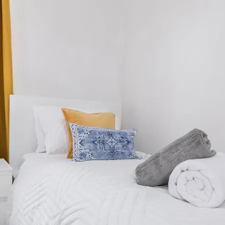 Modern 3bd House - Free Parking - Fast Wifi *