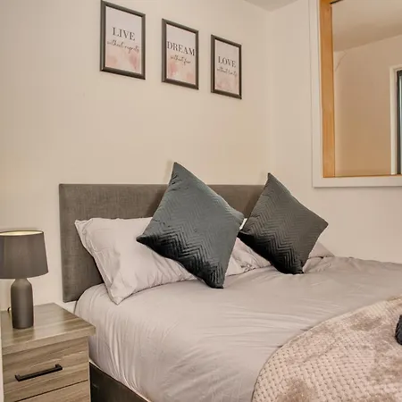 2-bed Balcony Close To Centre Apartamento