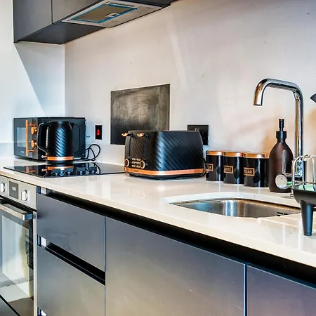 2-bed Balcony Close To Centre Apartamento