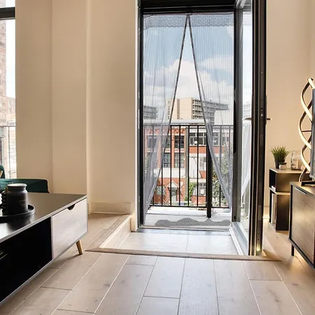 2-bed Balcony Close To Centre Apartamento *