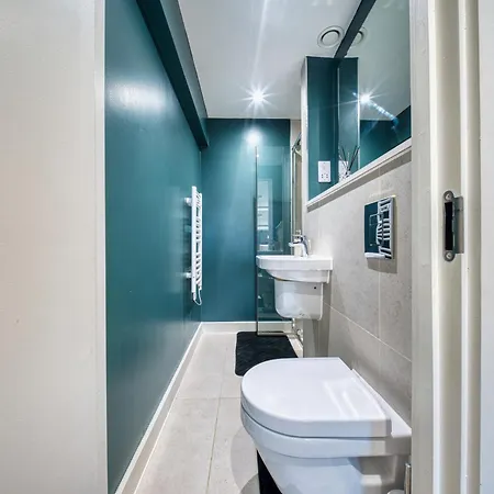 2-bed Balcony Close To Centre *