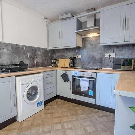 Stylish 3br In Swinton - Free Parking Сasa de vacaciones *