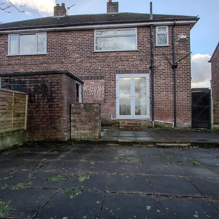 Stylish 3br In Swinton - Free Parking Сasa de vacaciones *