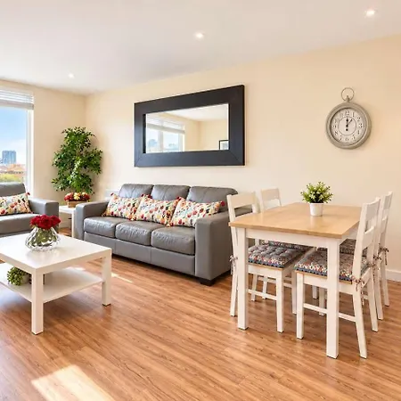 Apartment Modern 2-bed Living With Private Balcony