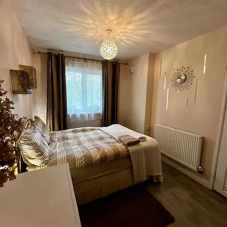уютный домик утопающий в зелени Apartment *