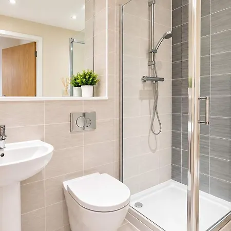 Apartment Modern 2-bed Living With Private Balcony Manchester