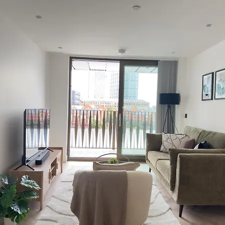 Apartment Stylish 2-bed - Balcony - Parking