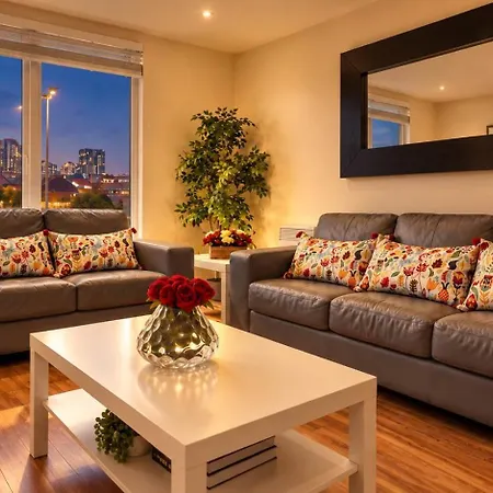 Modern 2-bed Living With Private Balcony
