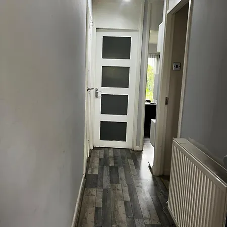 уютный домик утопающий в зелени Apartment