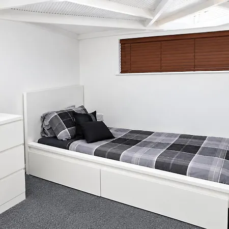 Apartamento 4 Bedroom Sleeps 7 Near Etihad And Co Op Live