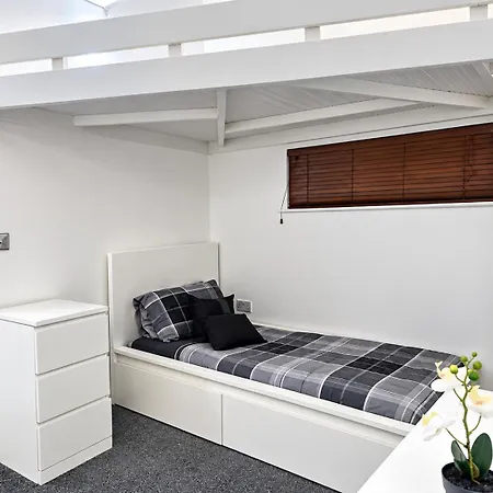 4 Bedroom Sleeps 7 Near Etihad And Co Op Live * Mánchester