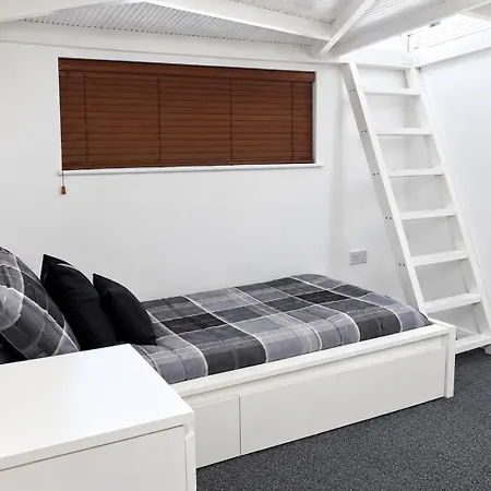 4 Bedroom Sleeps 7 Near Etihad And Co Op Live *