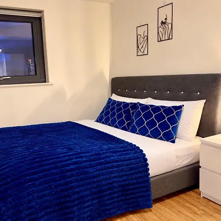 Lux High-rise Two Bed-balcony With Waterside View Manchester