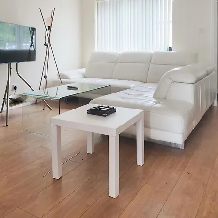 Cozy And Stylish Near Holiday home