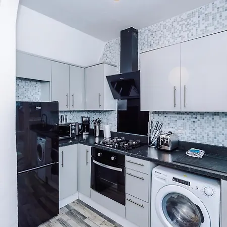 Stylish And Cozy 2bdr With Free Street Parking Mánchester