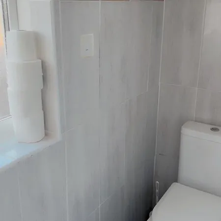 Pensión Comfortable Double Bedroom In Near Centre Mánchester
