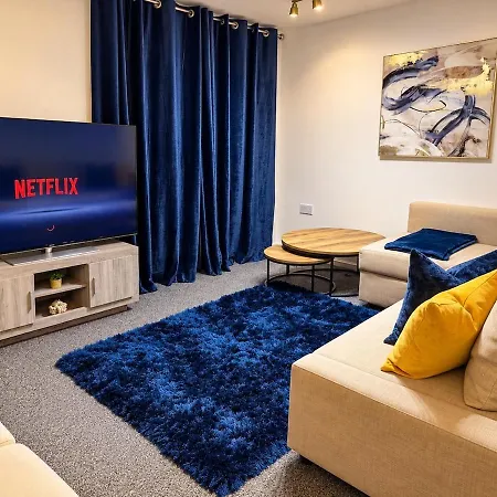 Etihad & Co-op Live Home, Hot Tub, Free Private Parking, 3 Bedrooms, Sleeps 8 Mánchester