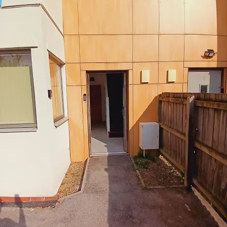 Сasa de vacaciones 4 Bedroom House Near Centre With Free Parking And Wifi Mánchester