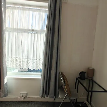 Habitación en casa particular Near Famous Curry Mile In