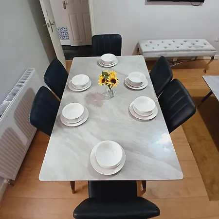 4 Bedroom House In Gorton, - Wifi - Free Parking Mánchester