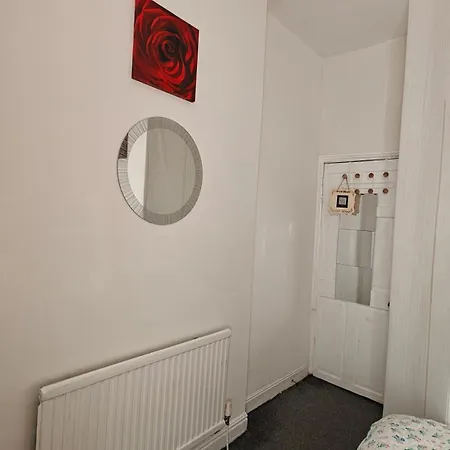 Habitación en casa particular Near Famous Curry Mile In
