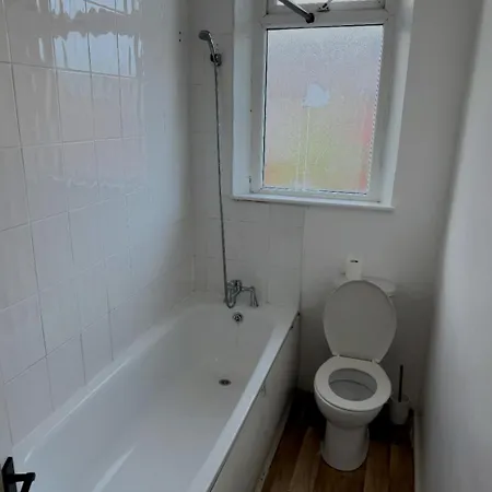 Holiday home Spacious 4 Bedroom With 3 Ensuites, Hosted By Eason *