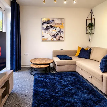 Etihad & Co-op Live Home, Hot Tub, Free Private Parking, 3 Bedrooms, Sleeps 8 Сasa de vacaciones *