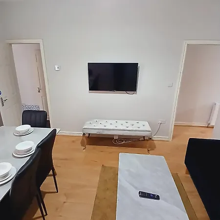 4 Bedroom House In Gorton, - Wifi - Free Parking Сasa de vacaciones Mánchester