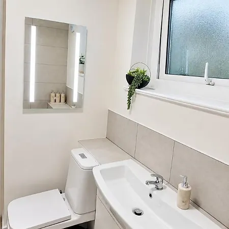 Luxury 3br, Fully Refurb, Etihad, Co-op Live *