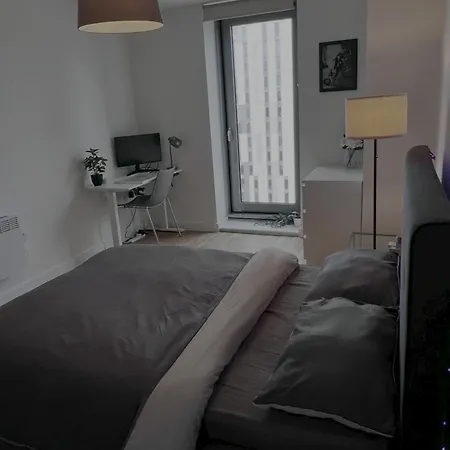 Spacious En-suite In High-rise Media Habitación en casa particular Mánchester