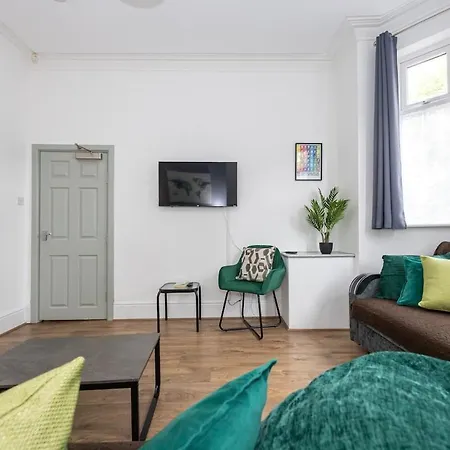 Сasa de vacaciones Modern 6br House With Free Parking Mánchester
