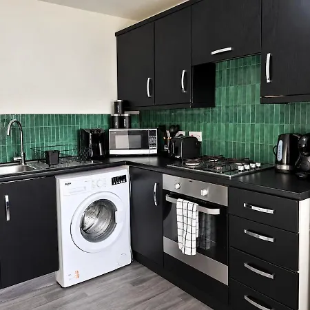 Etihad & Co-op Live Home, Hot Tub, Free Private Parking, 3 Bedrooms, Sleeps 8 Сasa de vacaciones *