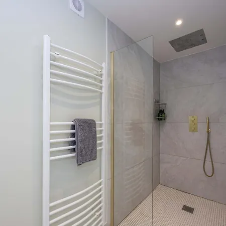 Luxury 3 Bed Altrincham Parking Metrolink Сasa de vacaciones
