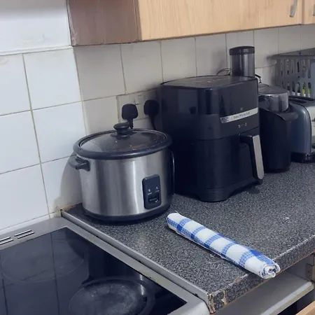 Pensión Comfortable Double Bedroom In Near Centre *