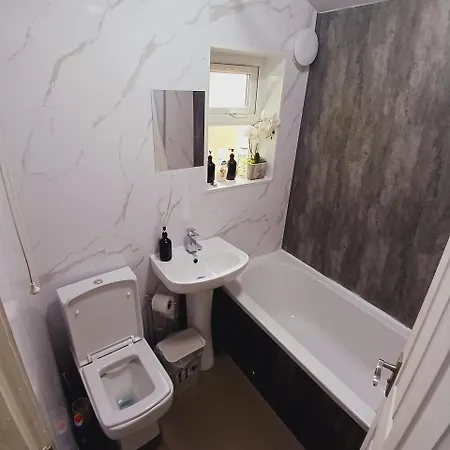 Сasa de vacaciones 4 Bedroom House In Gorton, - Wifi - Free Parking