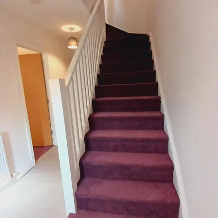 Сasa de vacaciones 4 Bedroom House Near Centre With Free Parking And Wifi Mánchester