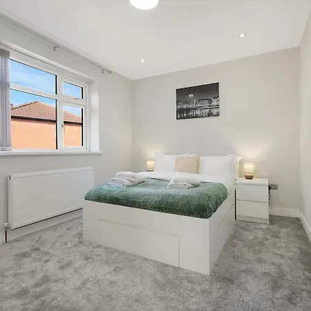 Stylish With Parking And Easy Access *