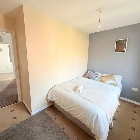 Spacious 6br Free Parking Сasa de vacaciones