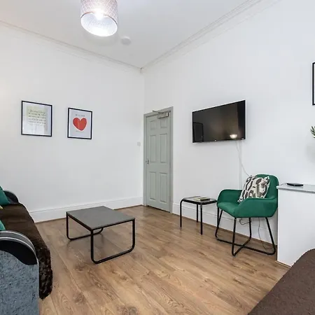 Modern 6br House With Free Parking Mánchester