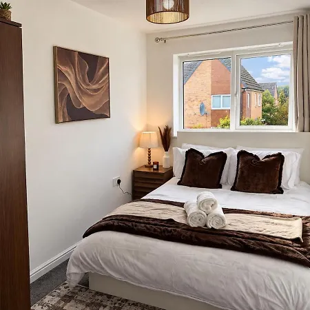 Etihad & Co-op Live Home, Hot Tub, Free Private Parking, 3 Bedrooms, Sleeps 8 Mánchester
