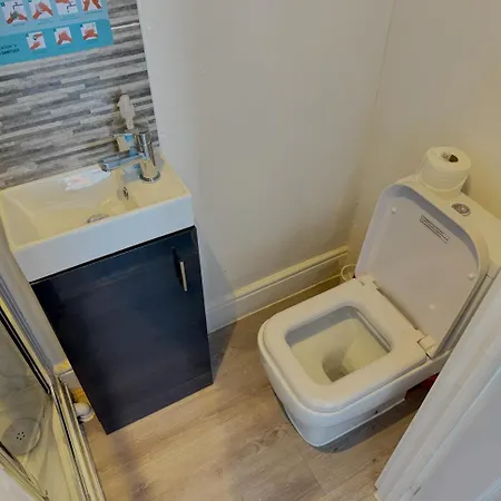 Holiday home Spacious 4 Bedroom With 3 Ensuites, Hosted By Eason *