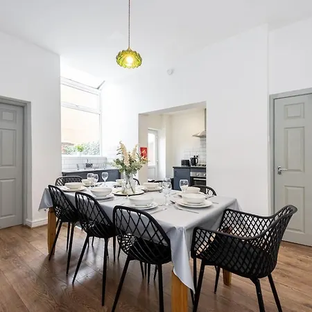Сasa de vacaciones Modern 6br House With Free Parking Mánchester