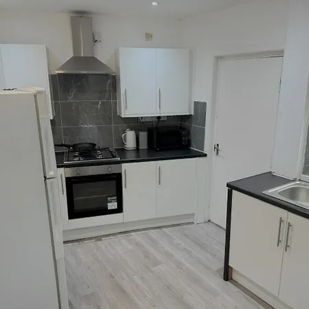 Holiday home Spacious 4 Bedroom With 3 Ensuites, Hosted By Eason *