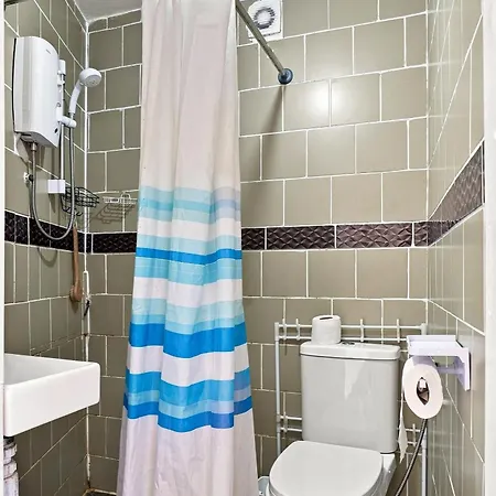 Spacious Family House Near Old Trafford,