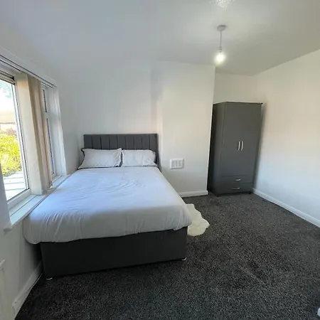 3-bedroom In Trafford With Free Parking Сasa de vacaciones
