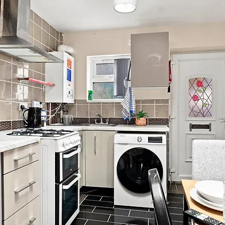 Spacious Family House Near Old Trafford,